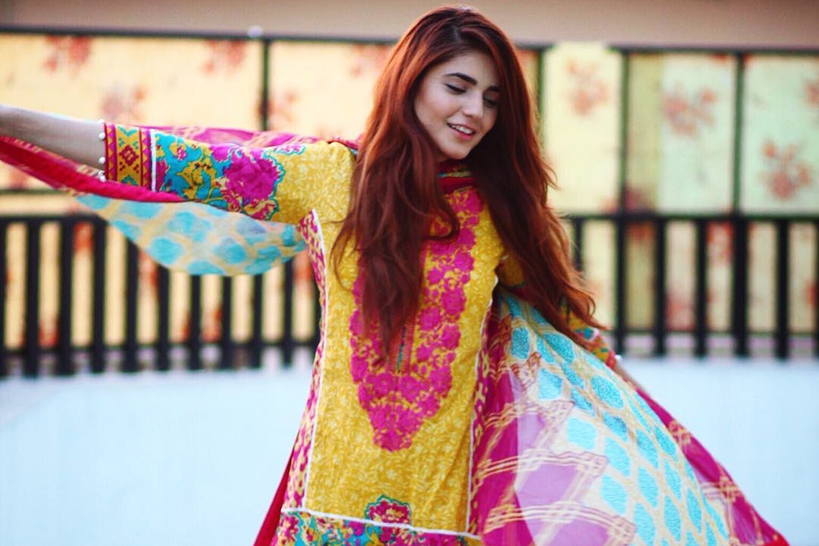 Popular Singer Momina Mustehsan HD Wallpapers Download - Free HD Wallpapers
