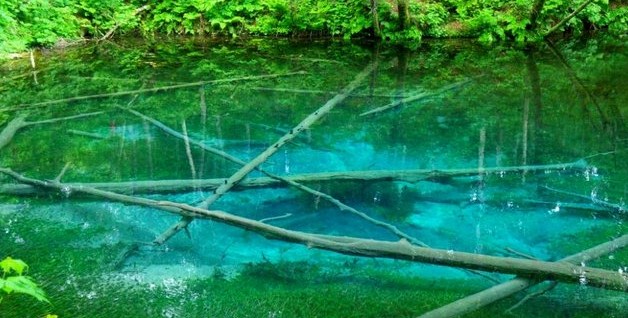 6 Danau Tercantik di Dunia dengan Air Sebening Kristal