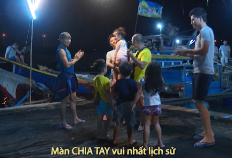 Con gai Hong Dang khoc nuc no vi lan dau phai xa bo - Anh 4