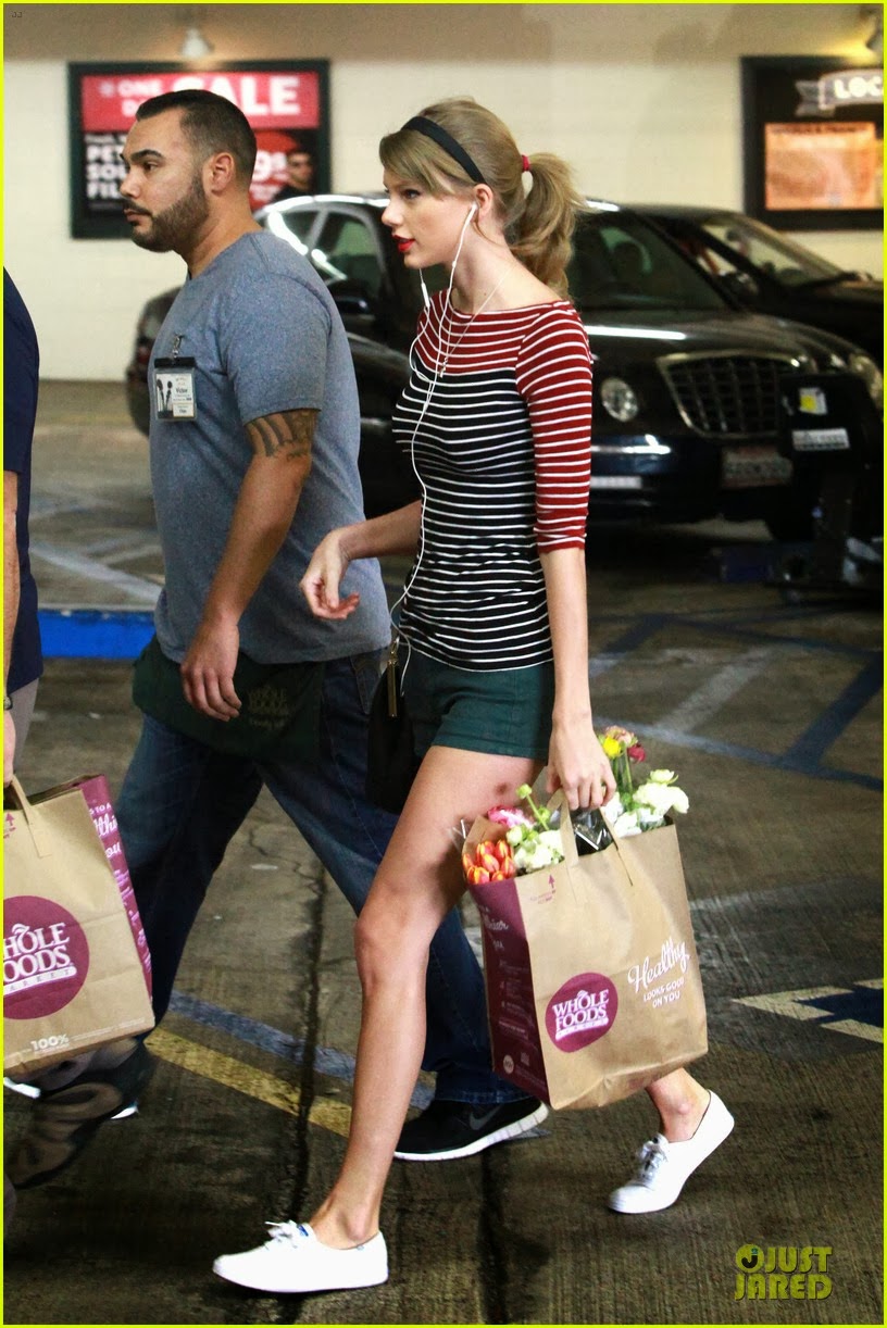 Celeb Diary: Taylor Swift doing some grocery shopping at Whole Foods in