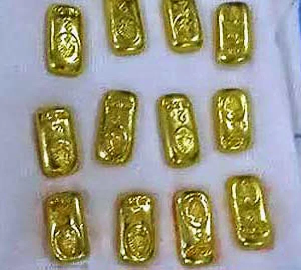 singapore, Gold Biscuits,  Abdomen,  Businessman, New Delhi, Bottle, Hospital, Doctors, X-Ray, Police, Customs Officers,