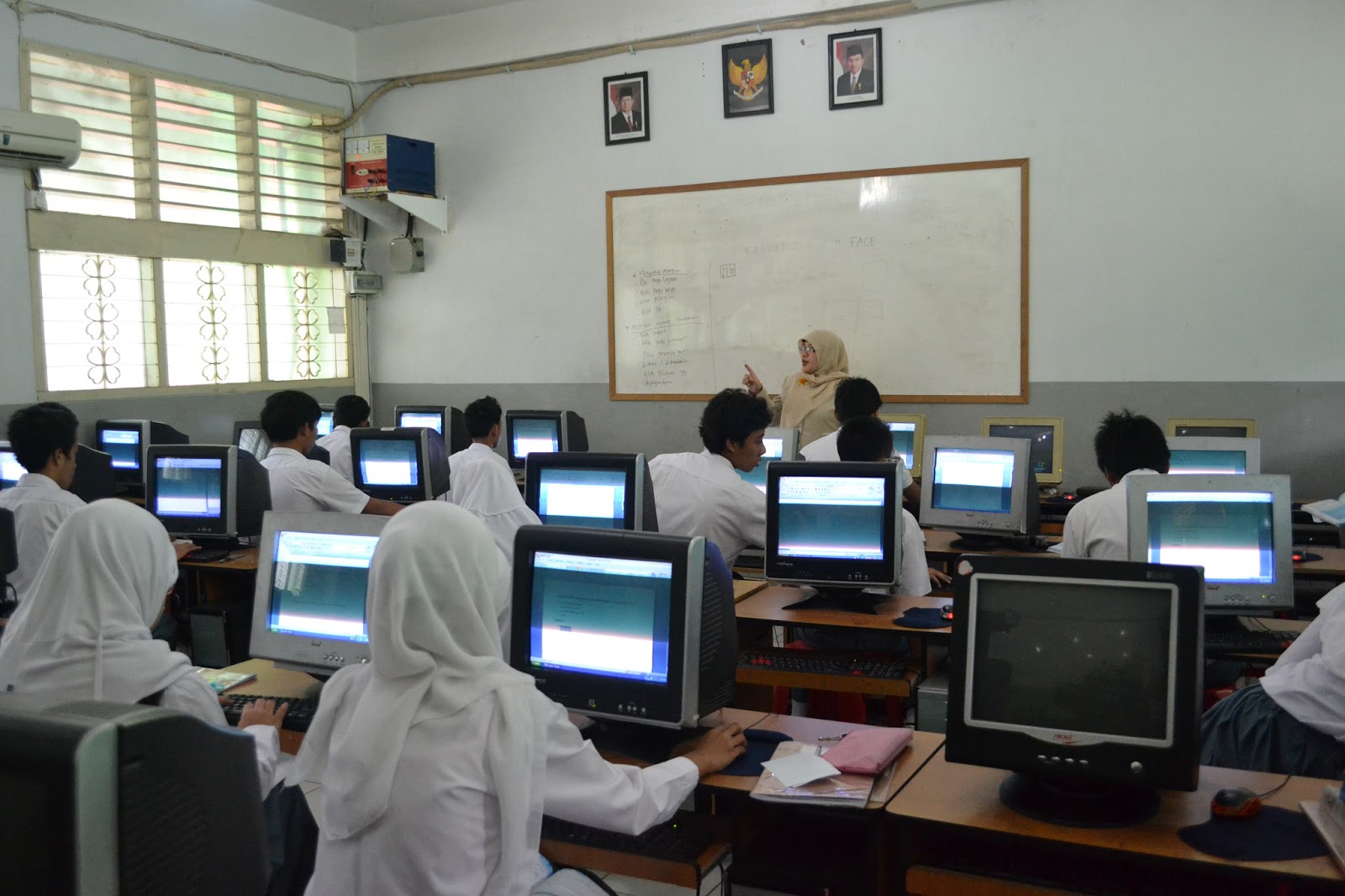 Official Blog SMA Muhammadiyah 5 Jakarta Lab Komputer