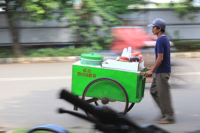 Pedagang Es Doger Bintaro