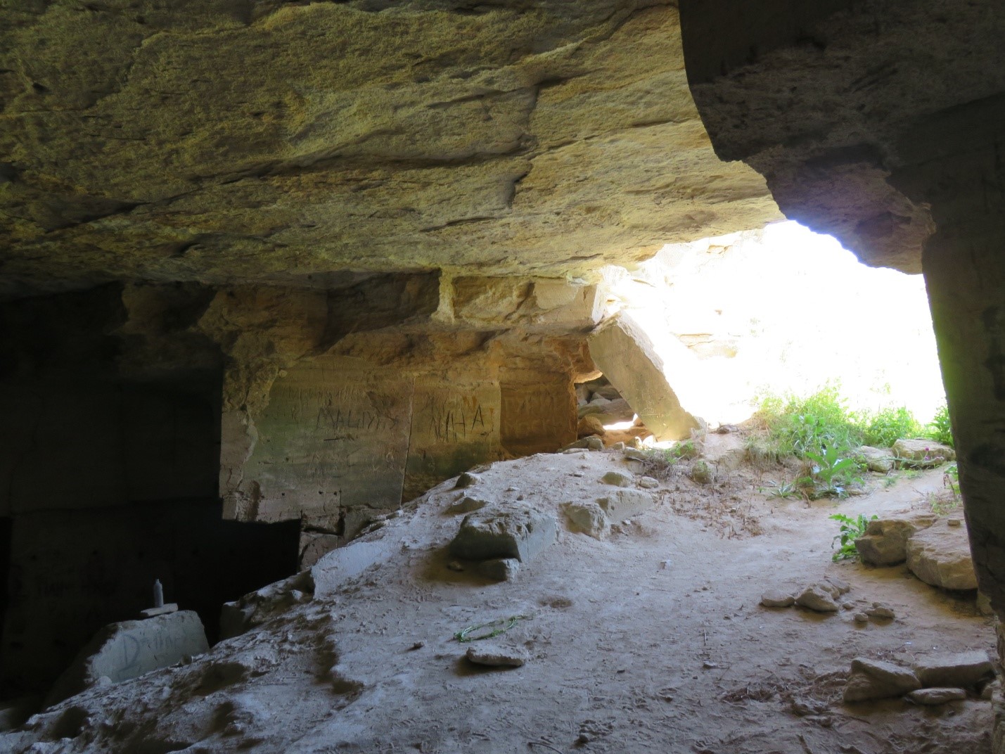 Кисели каменоломни. Кольцовские пещеры. Пещеры в ферзиковском районе. Пещеры сьяны в подмосковье. Семейный каменоломни.