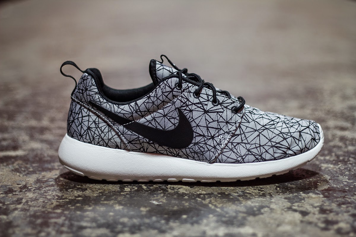 white roshes with black swoosh