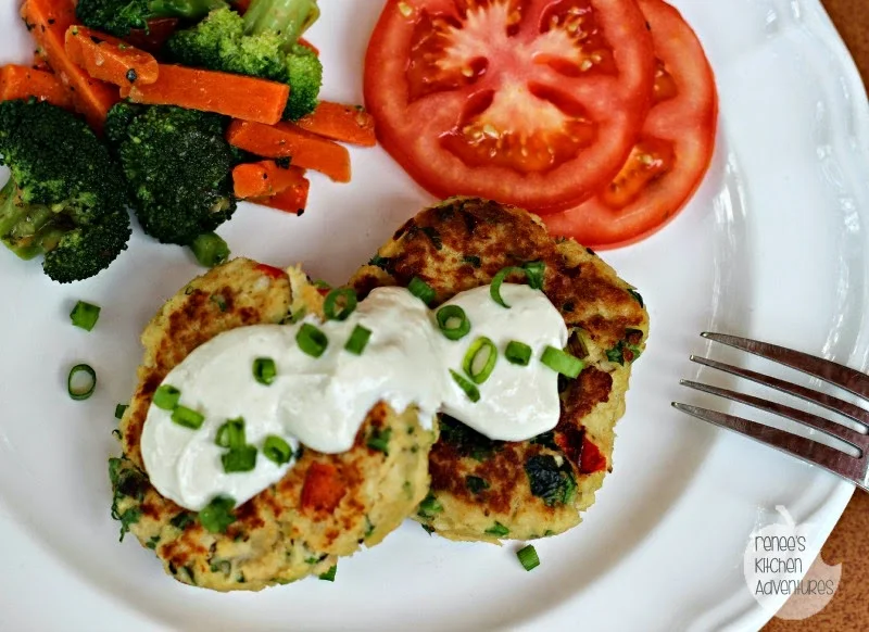 Asian Style Tuna Cakes with Creamy Ginger Sauce: Easy and healthy! #BumbleBee2S  #CleverG