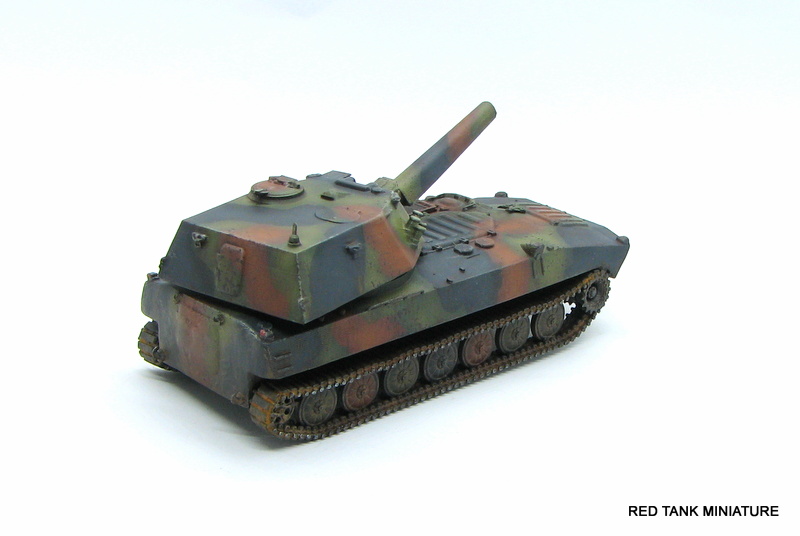 Gulumik Military Models: M120G RAK 1/72 RED TANK MINIATURE