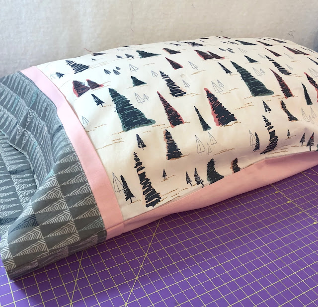 she can quilt Holiday Pillowcase Tutorial Three Styles A FAL Tutorial