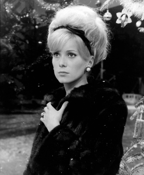 シェルブールの雨傘 / カトリーヌ・ドヌーヴ (1960年代） | WEB