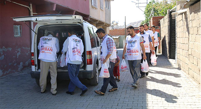 Umut Kervanı Vakfı, Ergani’de 150 aileye kurban eti ulaştırdı Umut Kervanı Vakfı, Ergani’de 150 aileye kurban eti ulaştırdı