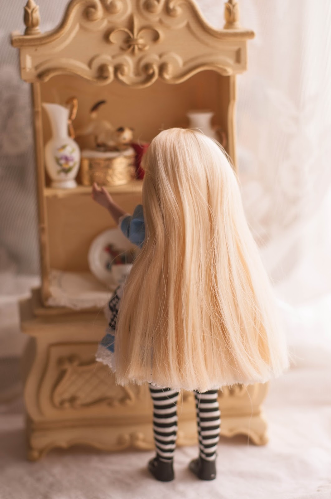 Alice in Wonderland Alice Voyage of Wonder Tonner Doll