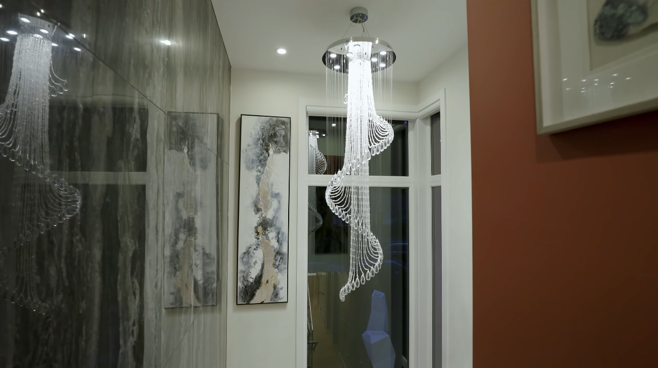 39 Photos vs. Edgemont Blvd, North Vancouver Luxury Home Interior Design Tour