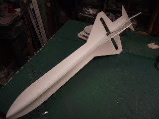 ミサイル型ラジコン飛行機