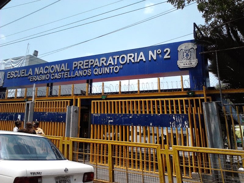Lazos del Surrealismo: Escuela Nacional Preparatoria Numero. 2 Erasmo