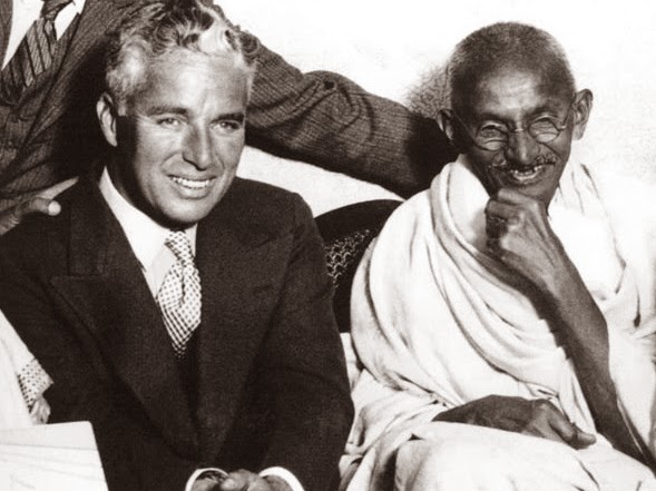 64 Historical Pictures you most likely haven’t seen before. # 8 is a bit disturbing! - Charlie Chaplin and Mahatma Gandhi