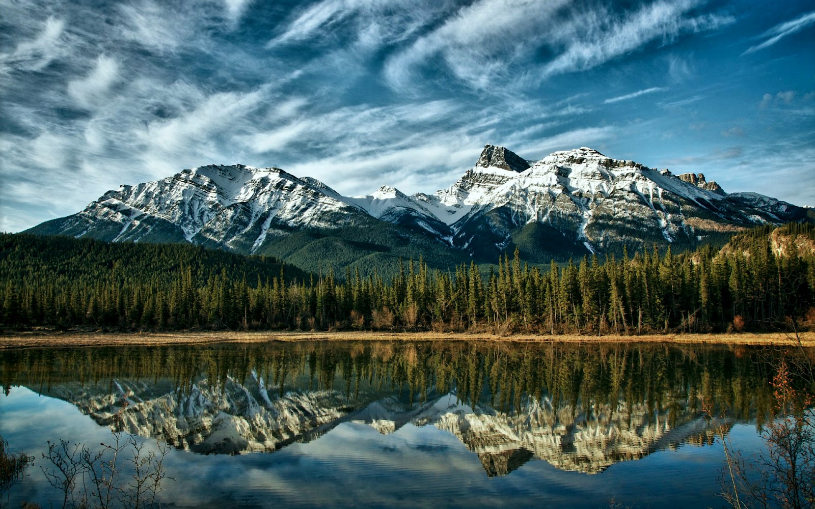 http://2.bp.blogspot.com/-W_7tMrPpVd4/T8gl9Su1m9I/AAAAAAAAedA/lNsCyNcg2zw/s1600/Mountains-Alberta-Canada_Mountains-Wallpapers-HD.jpg