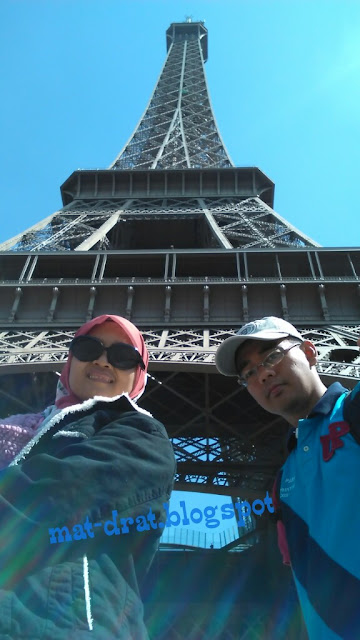 PERCUTIAN KE PARIS PERCUTIAN KE PARIS