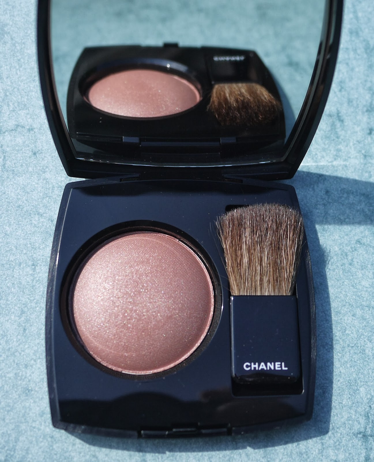 Best Things in Beauty Chanel Joues Contraste Powder Blush in Accent