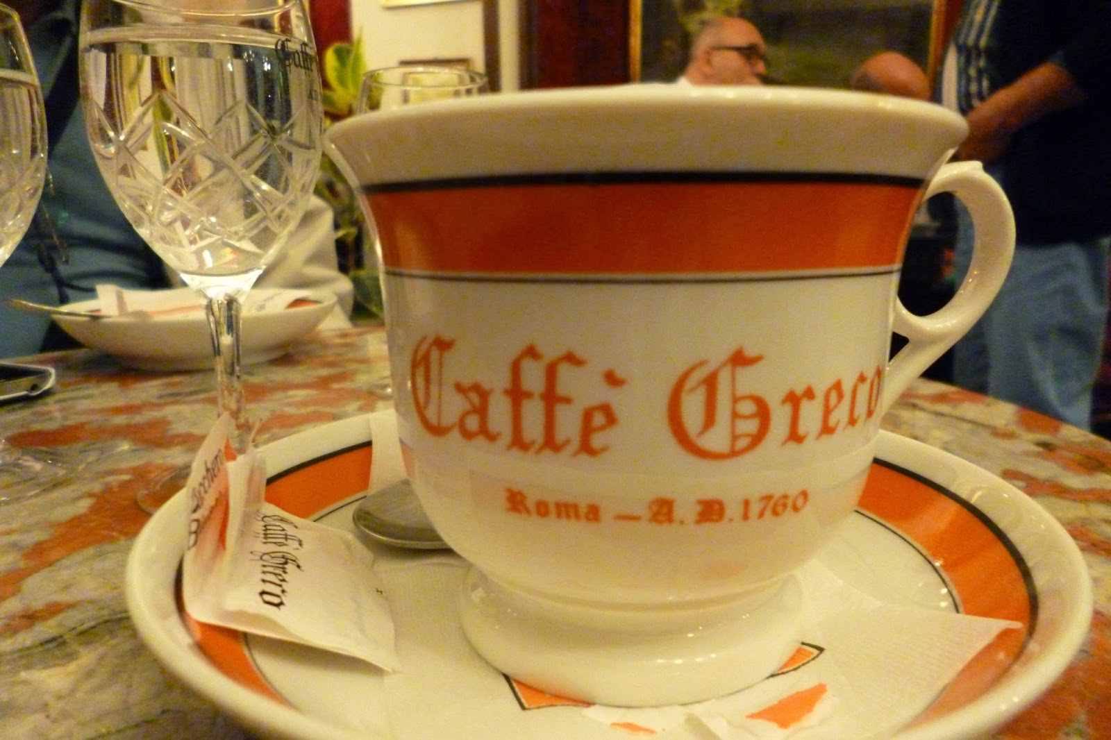 Taça do famoso Café Greco de Roma, na Praça de Espanha