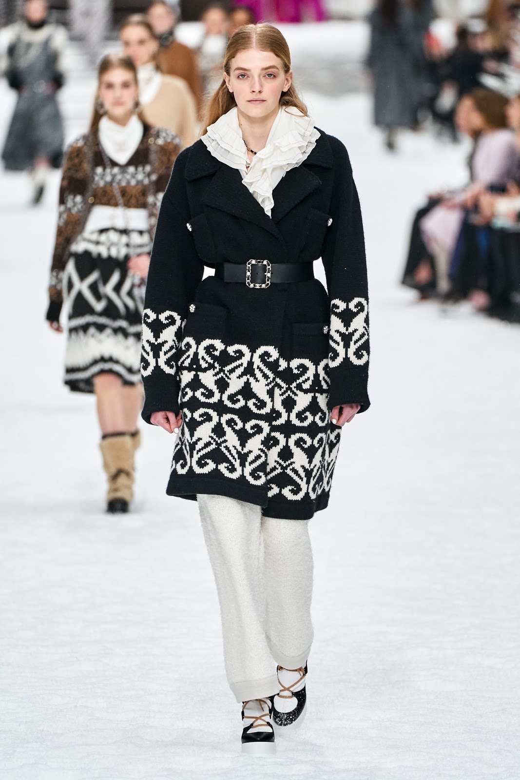 The Best Looks From Chanel Fall/Winter 2019 Runway – StyleCaster