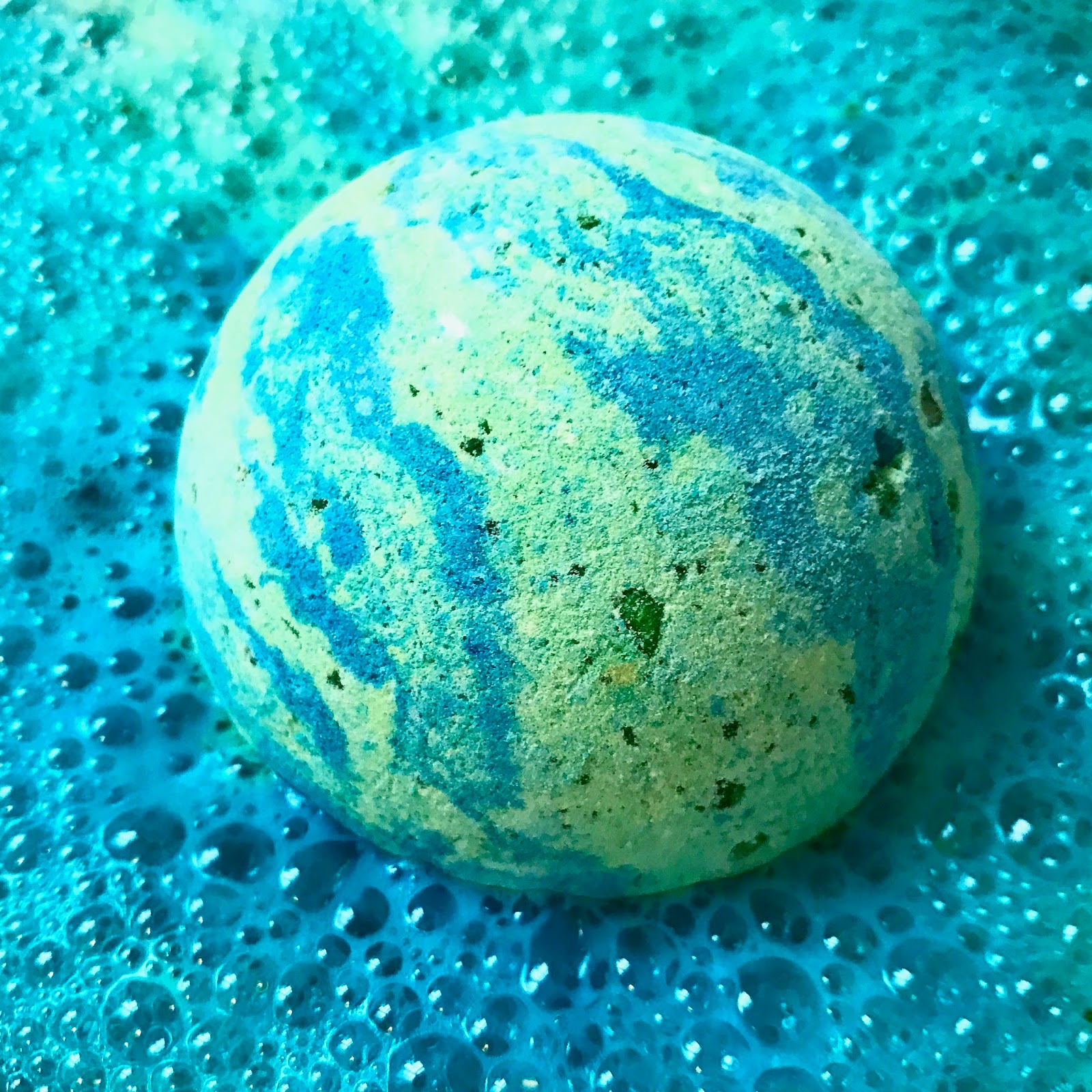 All Things Lush UK Thundersnow Bath Bomb