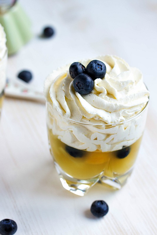 Tropisches Fruchtgelee mit Mascarponecreme - Sasibella Tropisches Fruchtgelee mit Mascarponecreme - Sasibella