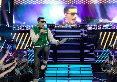 r u 4 real? r u 4 real?