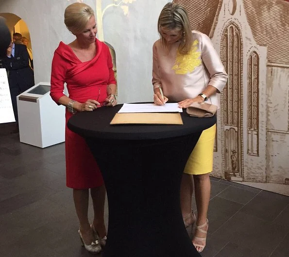 Queen Maxima attended the 650th anniversary of Bartholomeus Gasthuis in Utrecht. Maxima wore Natan dress