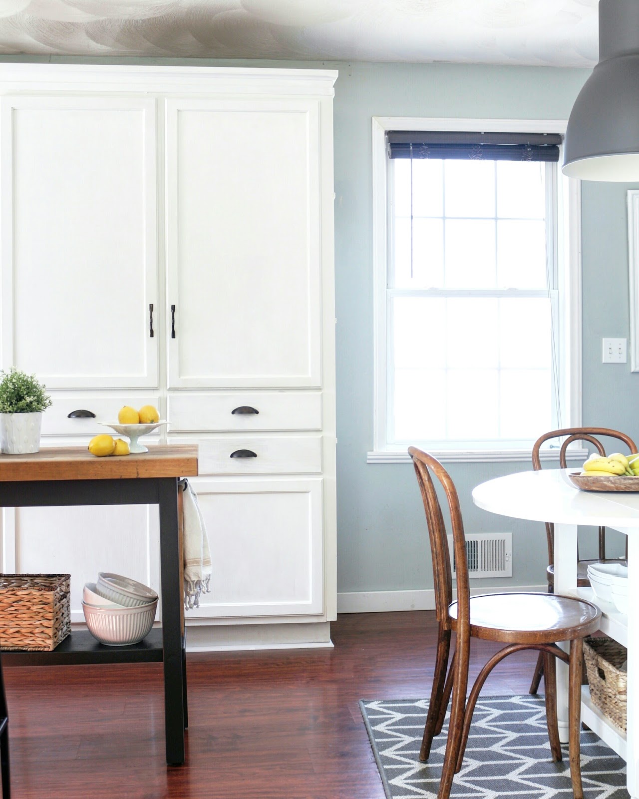 My Diy Kitchen Cabinet Crown Molding How To Fake The Look Without The Fuss Made By Carli