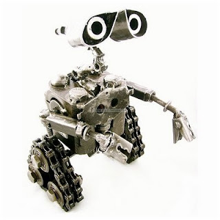 Robot hechos con desechos metálicos