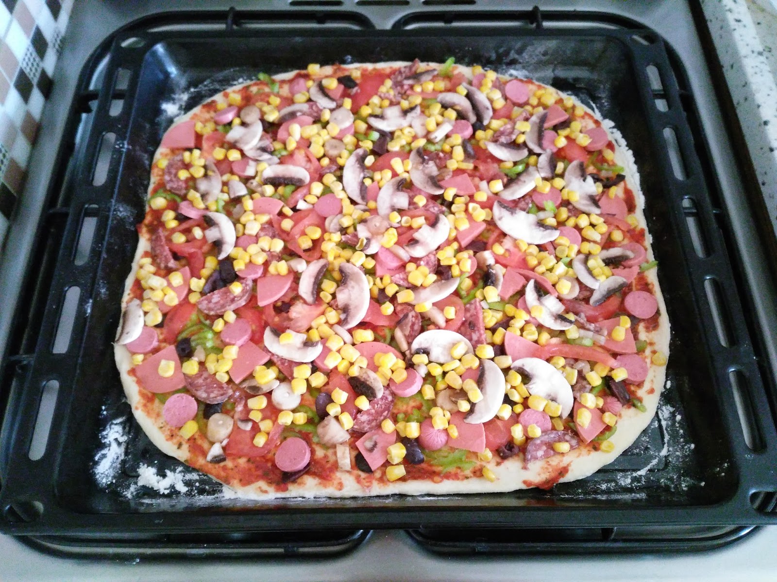 ANNESİNİN PRENSESİ HARİKA KLASİK VE SEBZELİ PİZZA TARİFİ