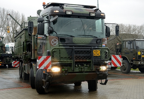 Truk Scania Modifikasi-militer depan