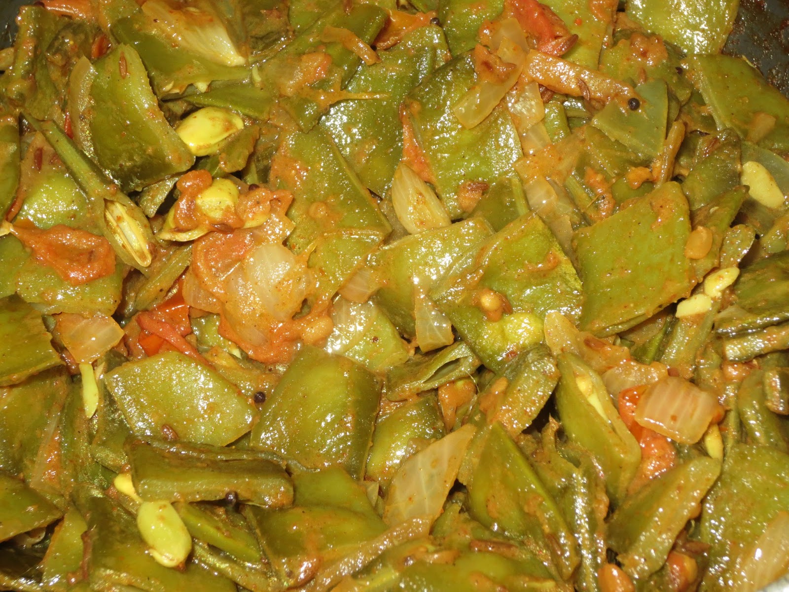 Chapparada Avarekai / Flat Beans Curry (Dry) ~ Enjoy cooking