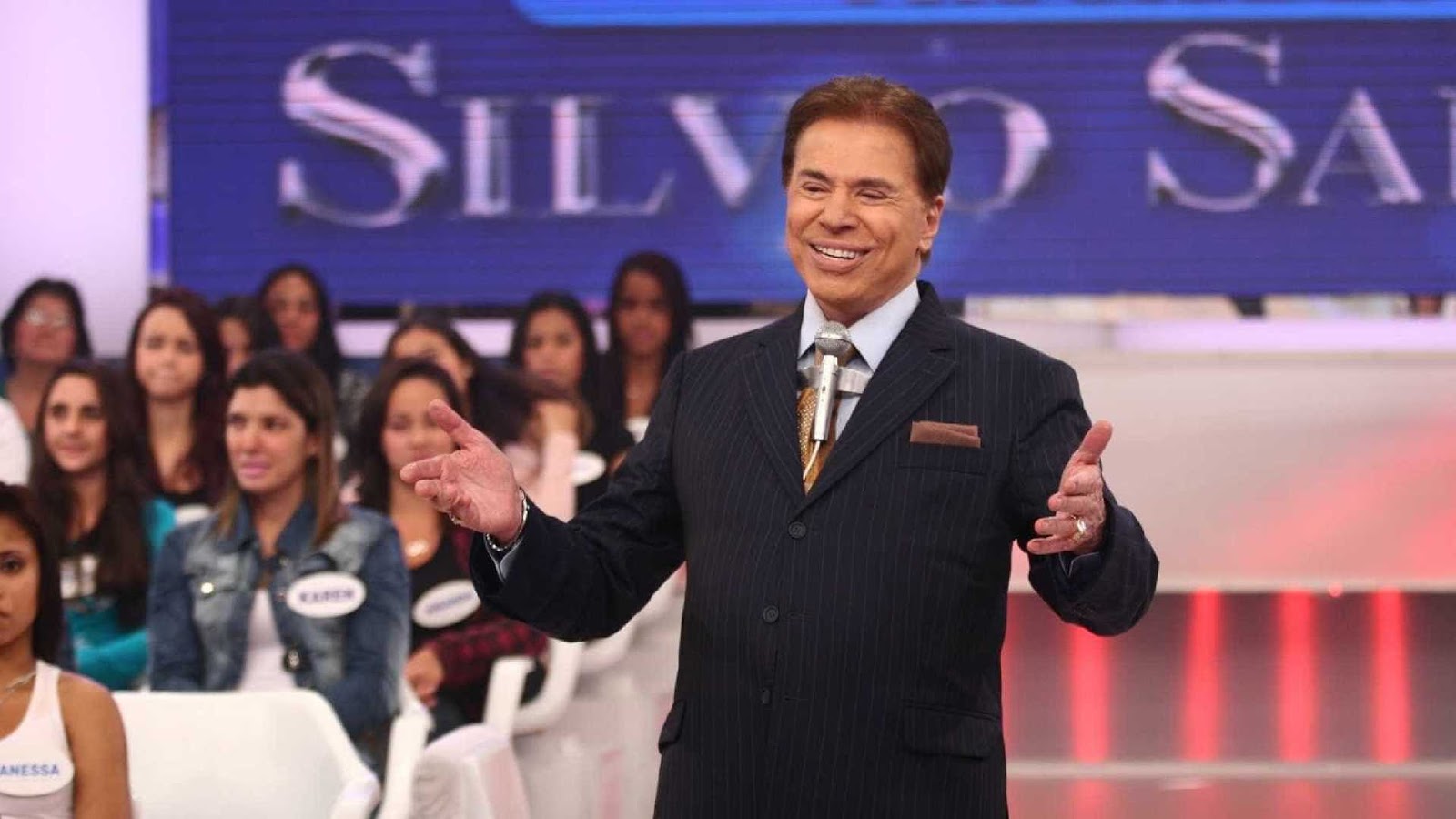 Silvio Santos perde voz e interrompe gravação de programa no SBT