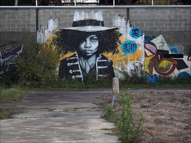 Graff sur un bâtiment des Amis du transformateur, à Saint-Nicolas de Redon. Octobre 2015