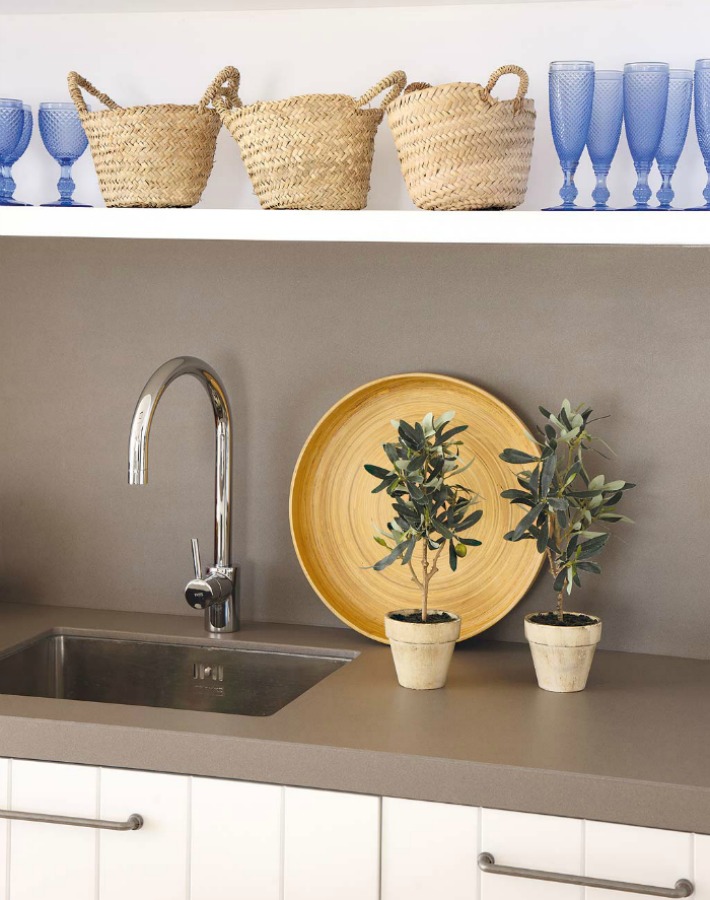 Una casa fresca y natural junto al mar Mediterráneo