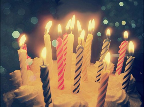 بالفيديو.. رد فعل طفل فشل في إطفاء شموع عيد ميلاده