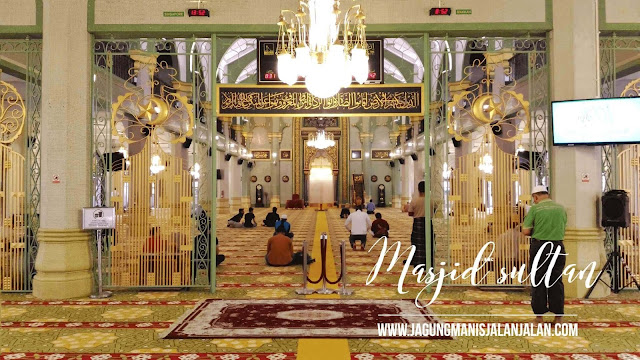 interior masjid sultan