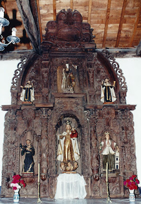 Retablo de la Virgen del Carmen en la Iglesia de Santiago de Abres, abril de 1996