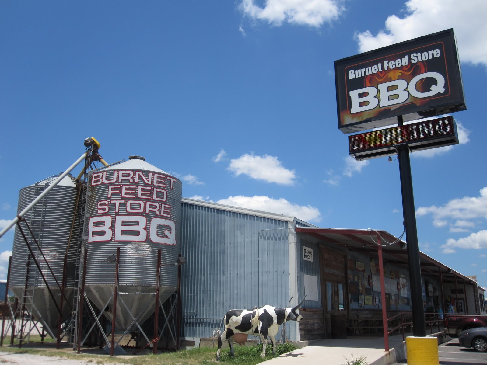 Man Up Tales of Texas BBQ™ Outside Feed Store BBQ TX)
