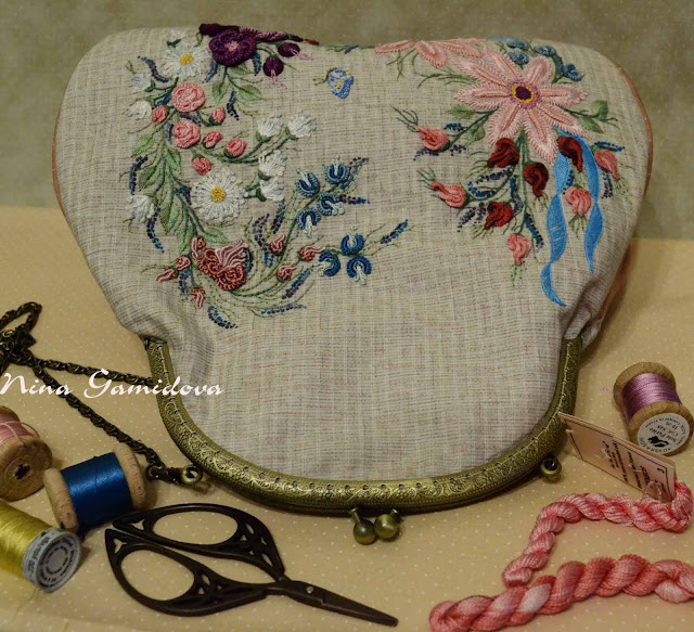 Бразильская вышивка. Текстильная сумочка на фермуаре с вышивкой.