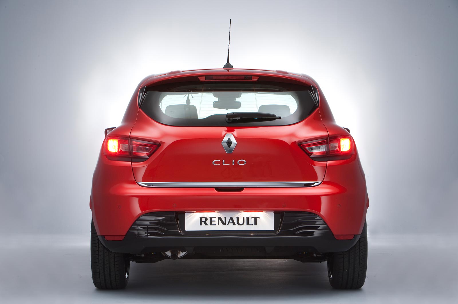 Renault производитель. Renault Clio marka 2013. Renault Clio 4 Side view. Рено 505. Рено Клио 2022.