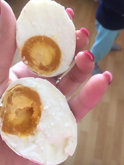 Món Trứng muối rất hấp dẫn dưới bàn tay khéo léo của bạn Ngọc - du học sinh Việt ở Đức