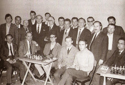 Homenje del Club ajedrez Barcelona al periodista Josep Roca García en 1969