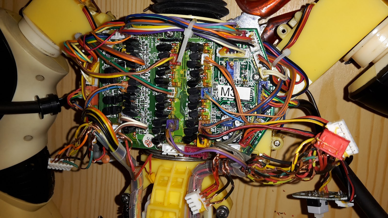 Robotic's for EveryBody!: Robosapien V2 rewiring