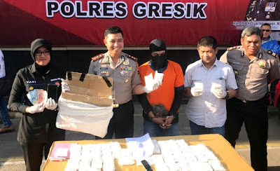 Polisi Tangkap Dua Pembawa 50 Ribu Pil Koplo di Driyorejo Gresik 