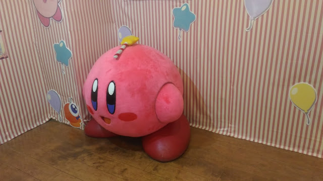Une grosse peluche Kirby