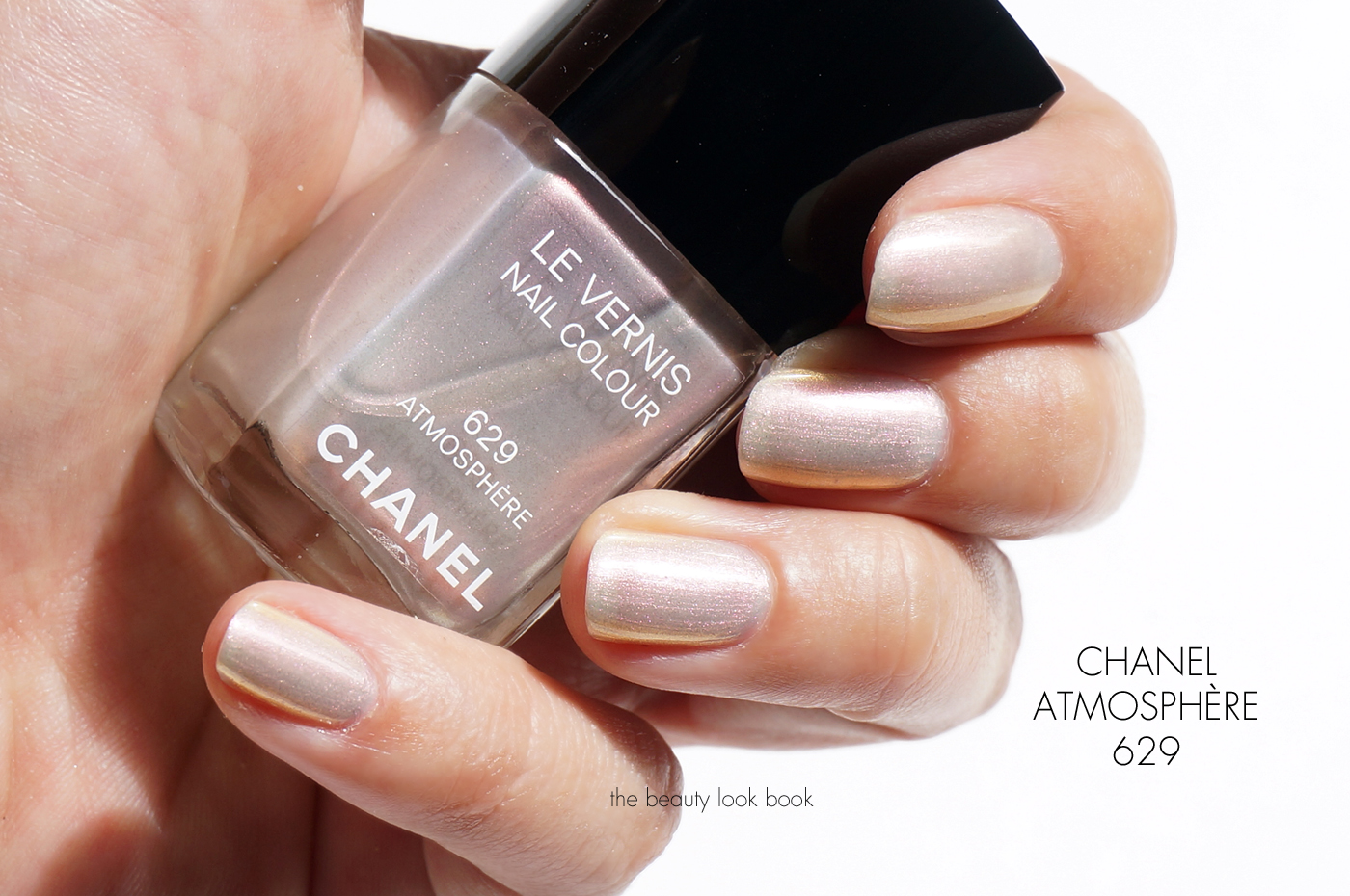 Chanel Atmosphere Le Vernis Nail Polish : Review, Swatches and