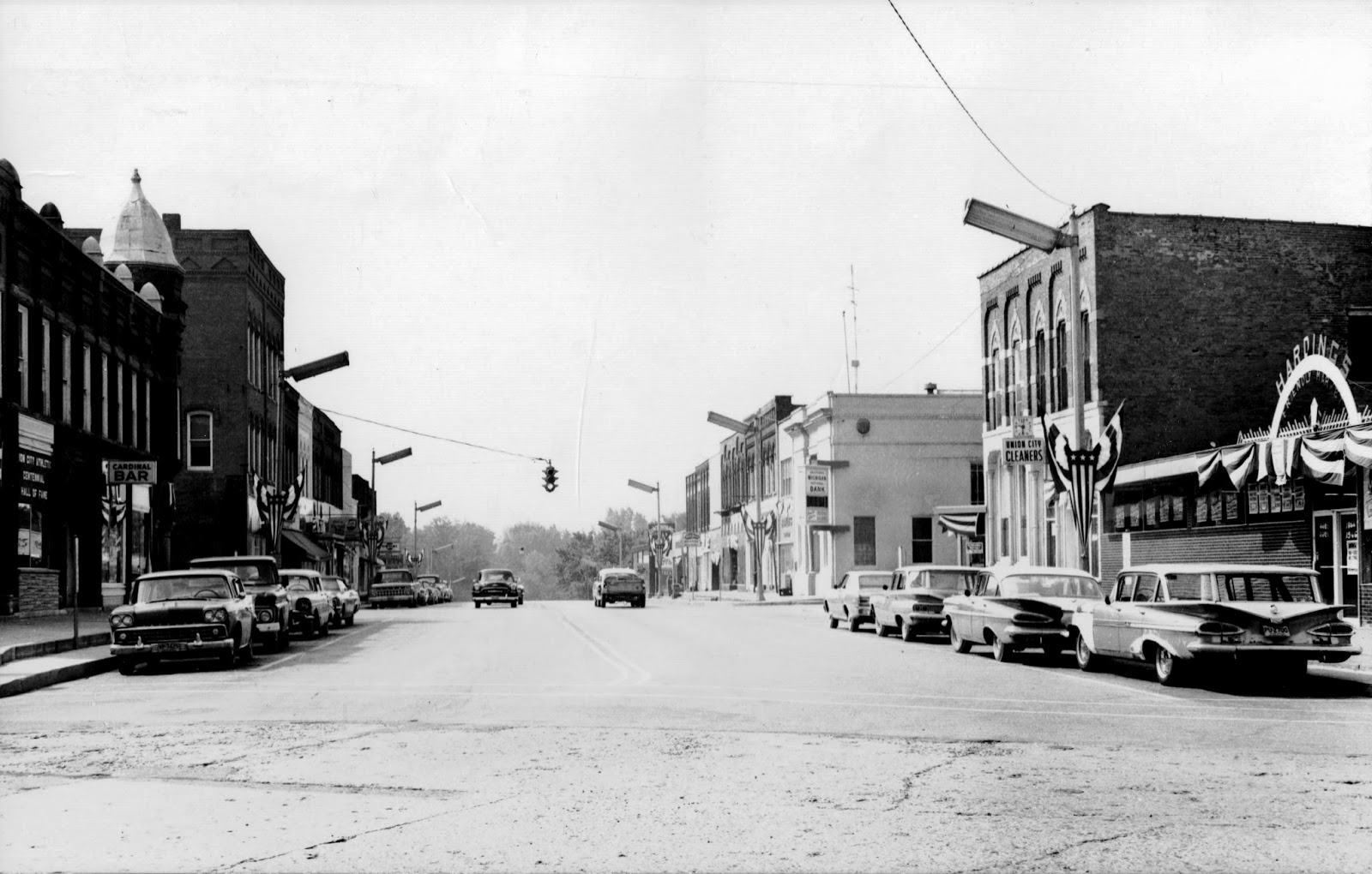 Old Union City Postcards and Pictures... Looking South on Broadway from the 1930's, 1940's and