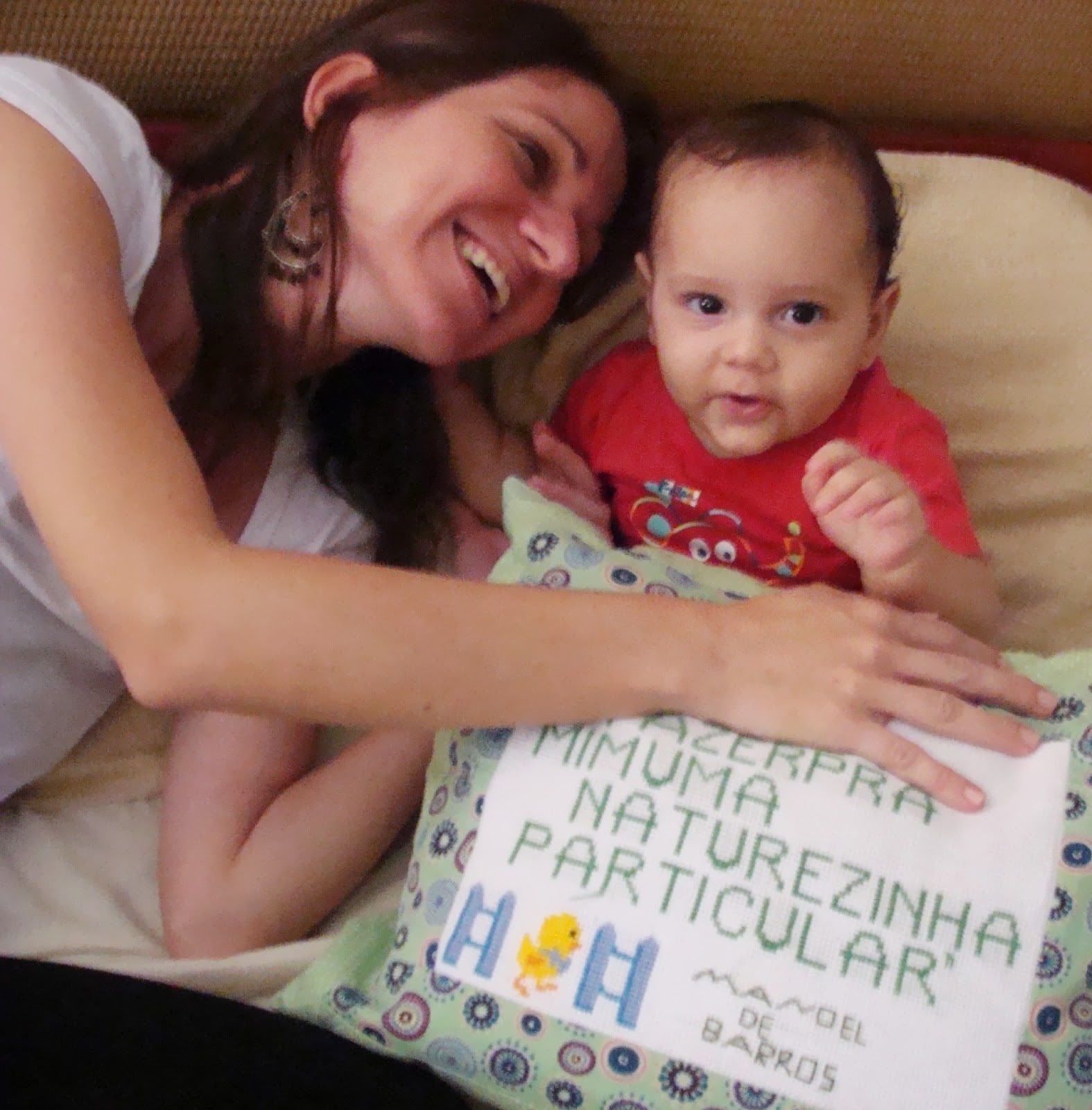 Estou ensaiando prar para meu sobrinho que vai fazer um aninho em outubro para quando ele já n£o estiver tanta fome pelos livros entenda se